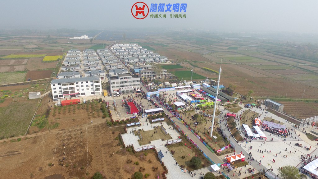 8、万福凤凰山马拉松赛现场美丽新农村   作者：刘华义.jpg