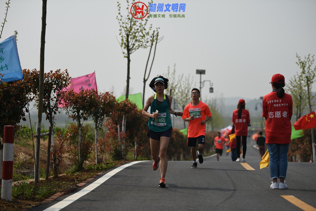 11、万福凤凰山马拉松赛手冲刺——3  作者：韩铁流.jpg