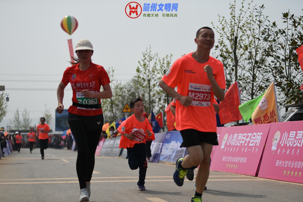 11、万福凤凰山马拉松赛手冲刺——6  作者：韩铁流.jpg