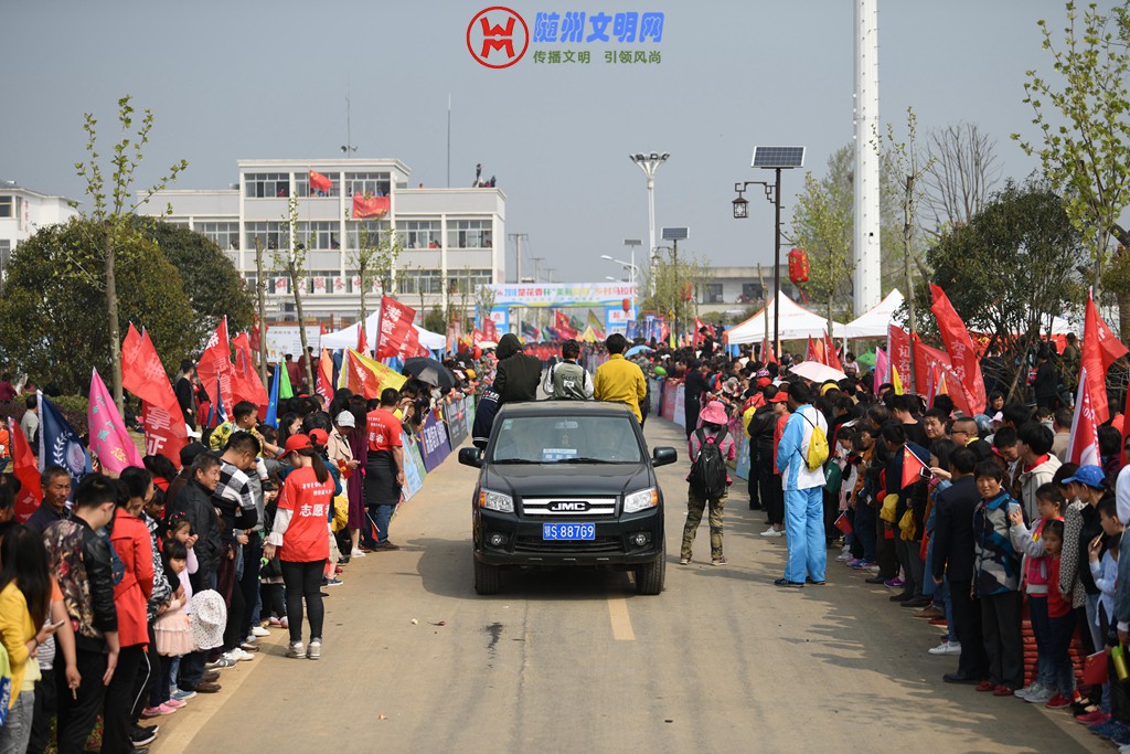 11、万福凤凰山马拉松赛手启跑——2 作者：韩铁流.jpg
