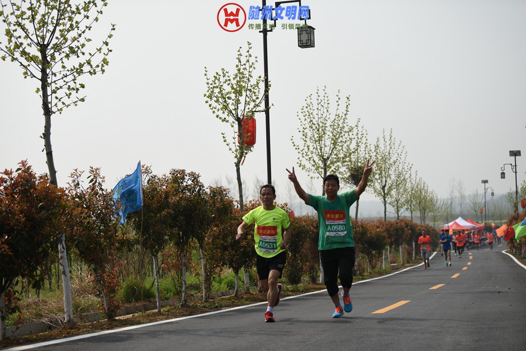 11、万福凤凰山马拉松赛手启跑——5 作者：韩铁流.jpg