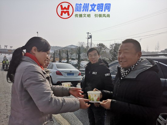 2月19日天河口所开展元宵节送祝福活动 (2).jpg