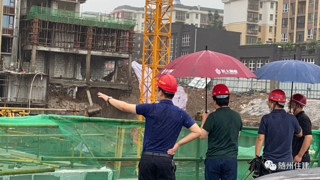 全力确保汛期建筑工程安全.jpg
