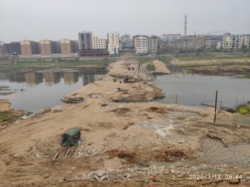 3(CN9BO4WONC86}8I[6684D.jpg