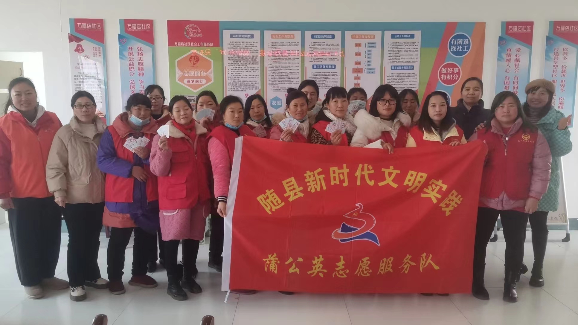 兑换购物券后留影.jpg